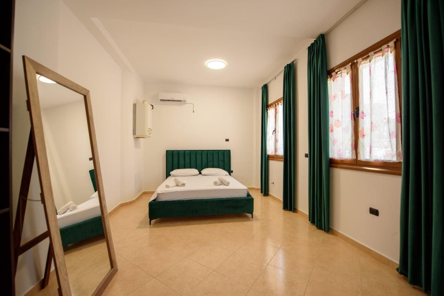 Olivium Rooms Vlore Bagian luar foto