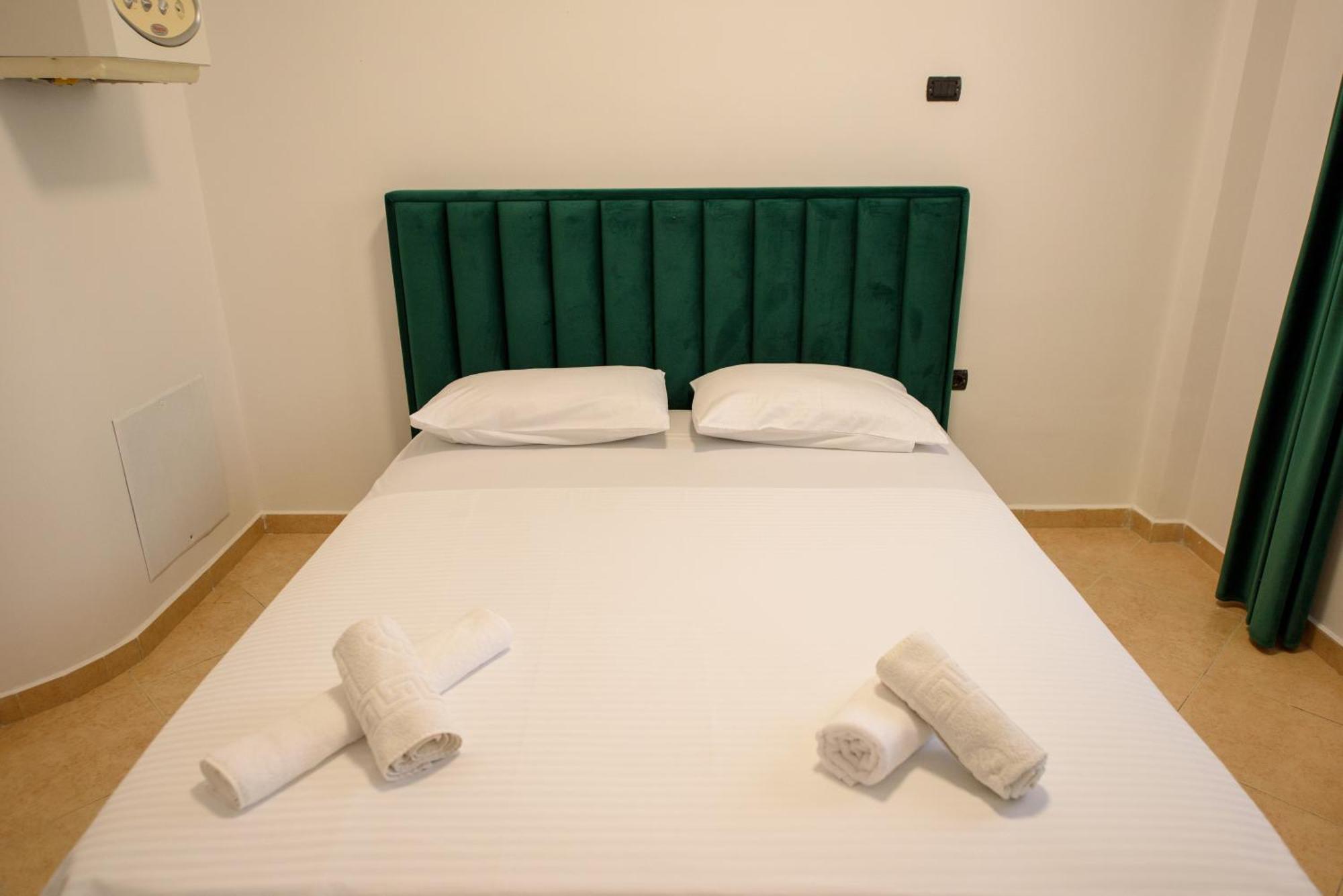 Olivium Rooms Vlore Bagian luar foto